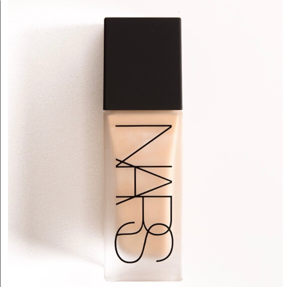 NARS ALL DAY LUMINOUS WEIGHTLESS FOUNDATION